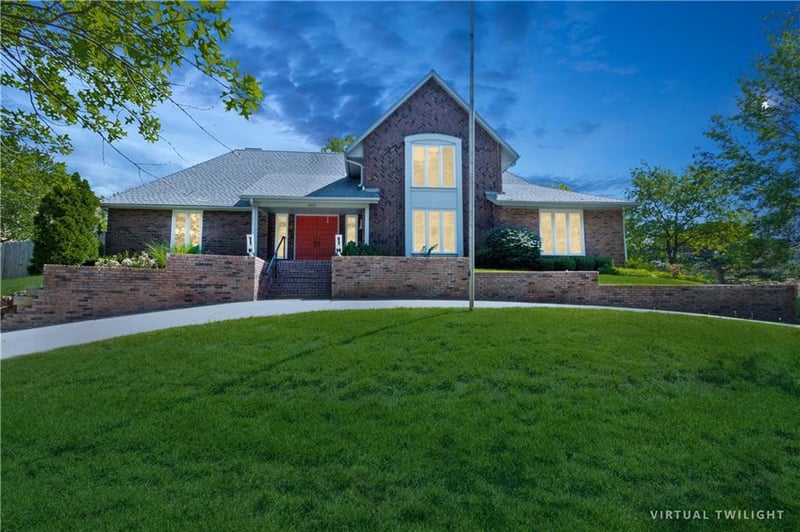 10052 Hemlock Dr, Overland Park, KS 66212
