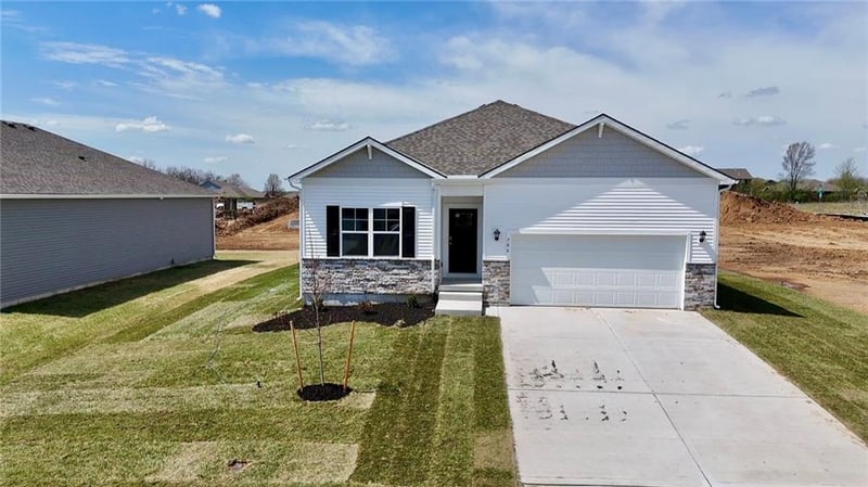 706 Fallen Leaf Dr, Belton, MO 64012