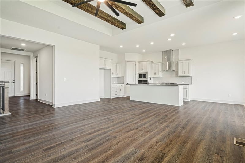 20665 Skyview Ln, Spring Hill, KS 66083