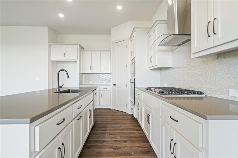 20665 Skyview Ln, Spring Hill, KS 66083