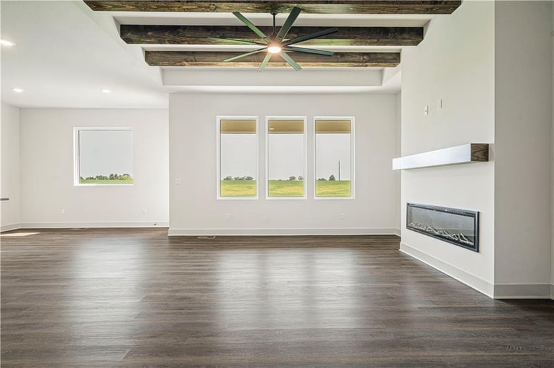 20665 Skyview Ln, Spring Hill, KS 66083