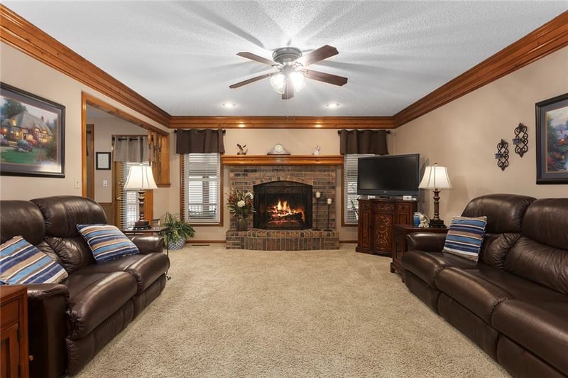 408 Leann Dr, Blue Springs, MO 64014