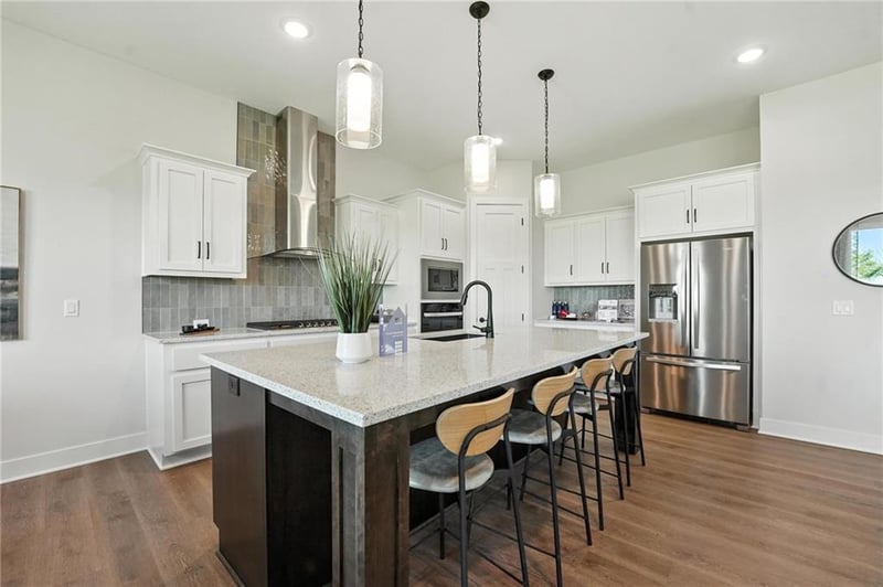 20677 Skyview Ln, Spring Hill, KS 66083