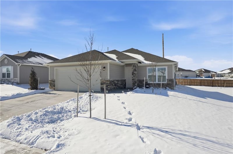 7925 5th St, Blue Springs, MO 64014