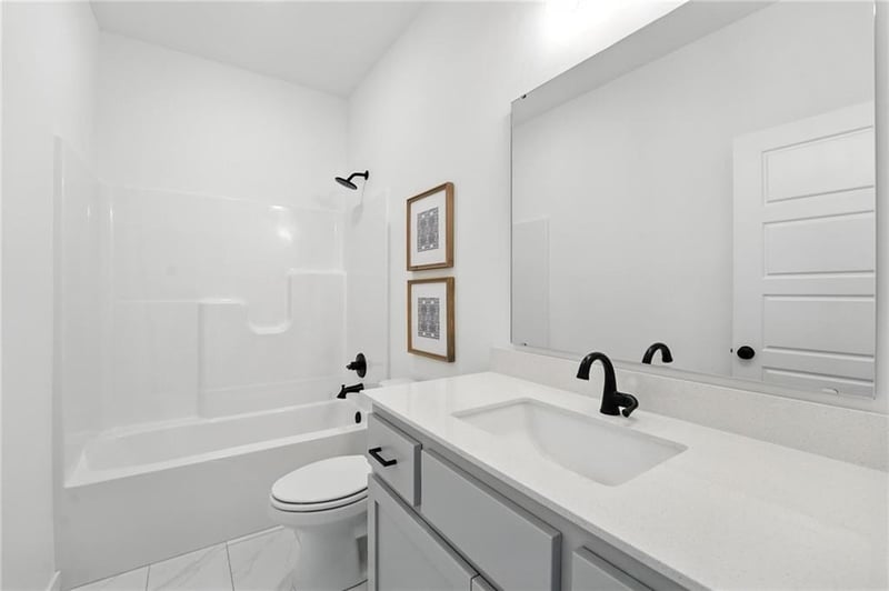 10523 Jarboe St, Kansas City, MO 64155