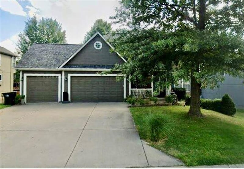 728 Kisner Dr, Independence, MO 64056