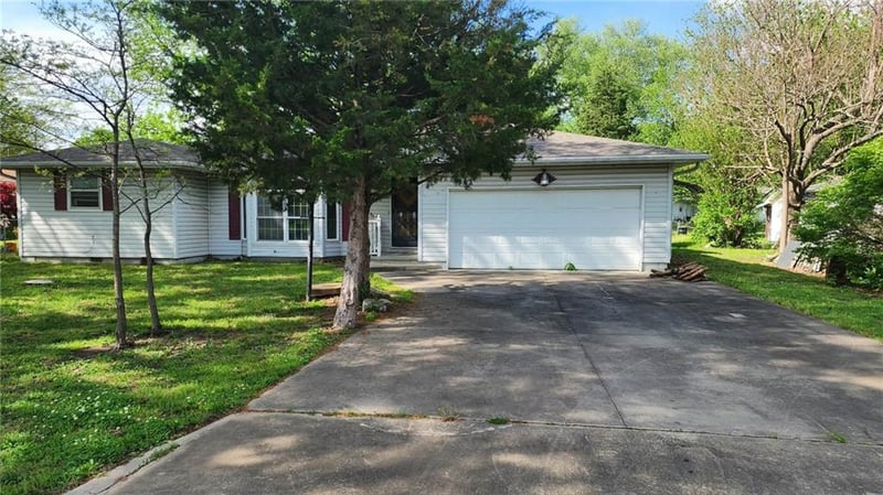 405 24th St, Pittsburg, KS 66762