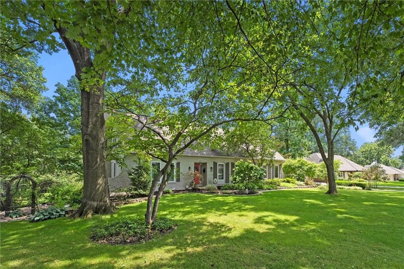 9815 Overbrook Rd, Leawood, KS 66206