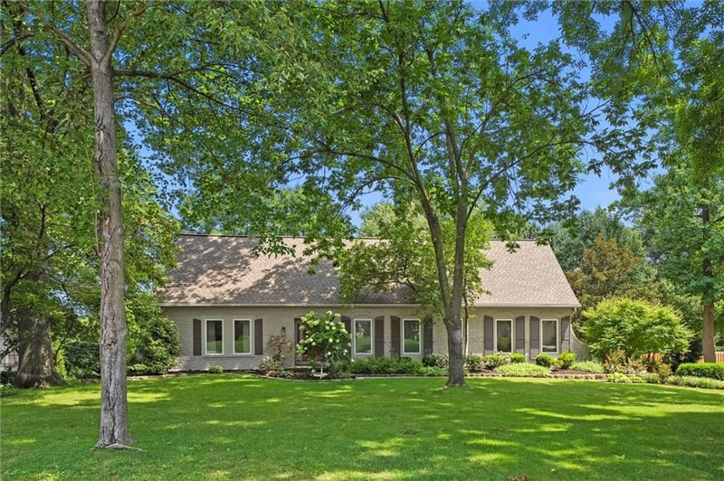 9815 Overbrook Rd, Leawood, KS 66206