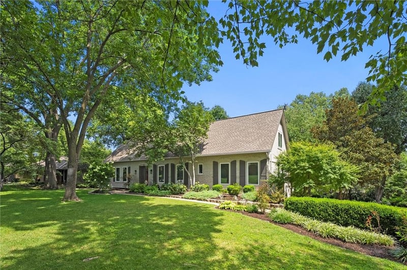 9815 Overbrook Rd, Leawood, KS 66206