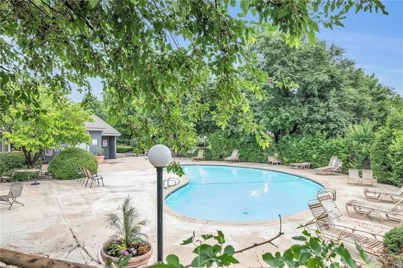12722 110th Ter, Overland Park, KS 66210