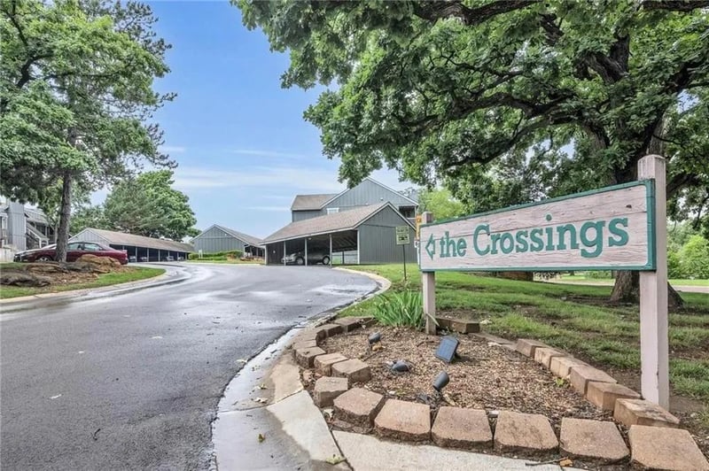 12722 110th Ter, Overland Park, KS 66210