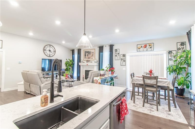 520 SE David Rd, Lee's Summit, MO 64082