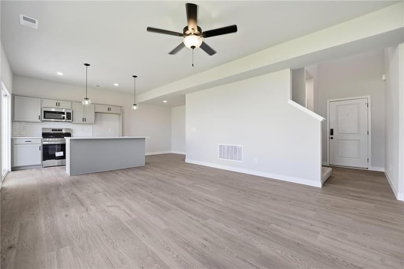 27118 E Oak View Dr, Lee's Summit, MO 64086