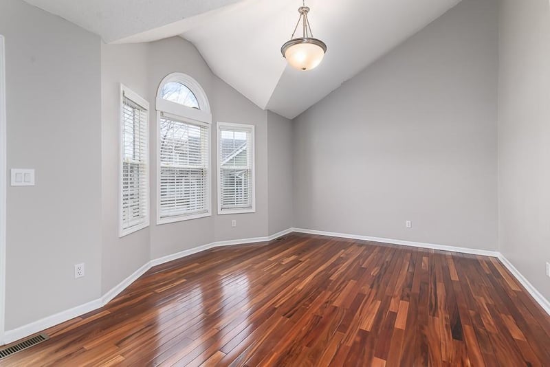 11911 Charlotte St, Kansas City, MO 64155