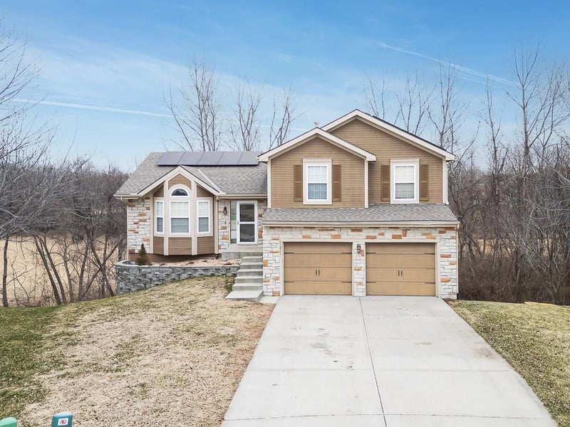 11911 Charlotte St, Kansas City, MO 64155