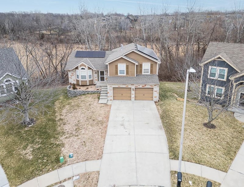 11911 Charlotte St, Kansas City, MO 64155