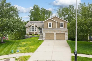 11911 N Charlotte St, Kansas City, MO 64155