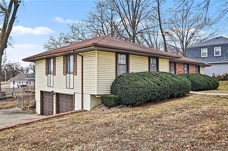 829 69th St, Kansas City, MO 64118