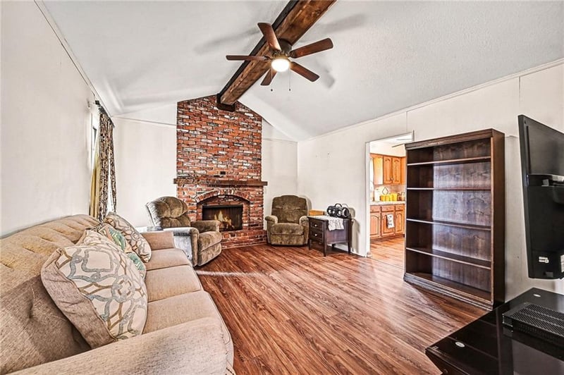 829 69th St, Kansas City, MO 64118