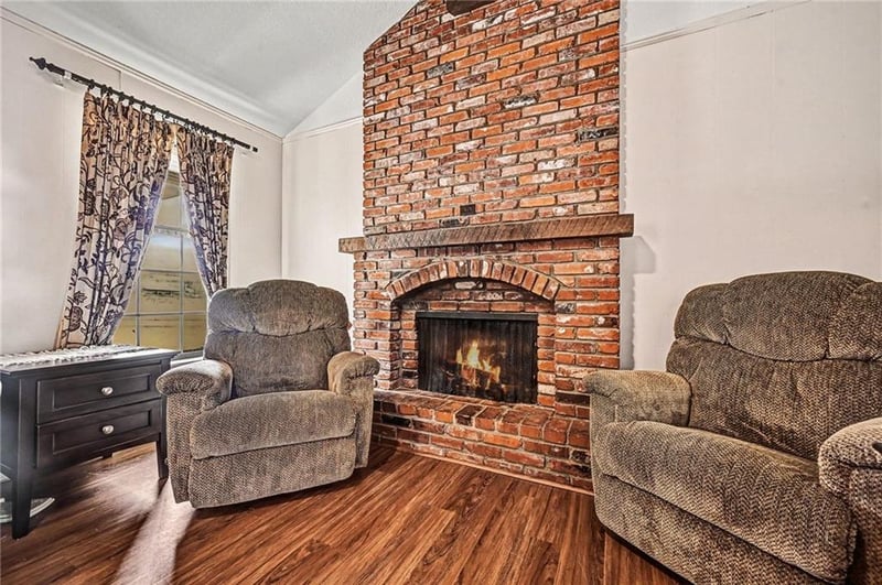 829 69th St, Kansas City, MO 64118