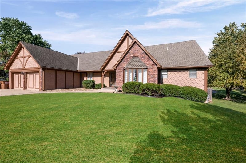 413 Greenway Dr, Blue Springs, MO 64014