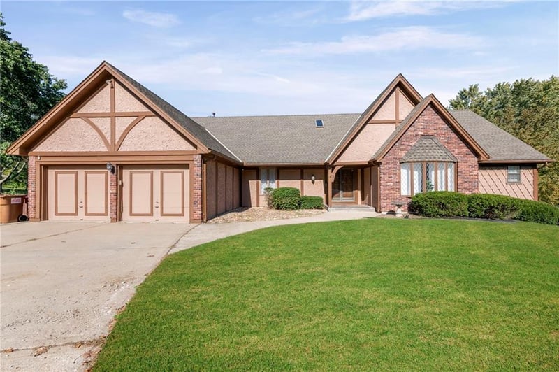 413 Greenway Dr, Blue Springs, MO 64014