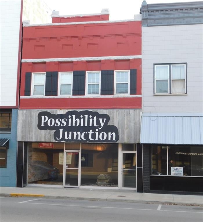 109 4th St, Pittsburg, KS 66762