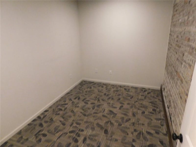 109 4th St, Pittsburg, KS 66762