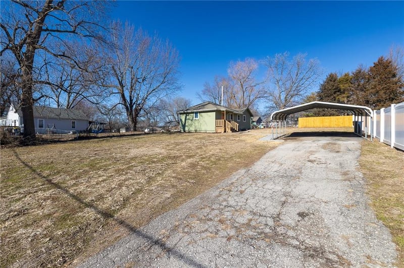 4410 46 St, Kansas City, MO 64117