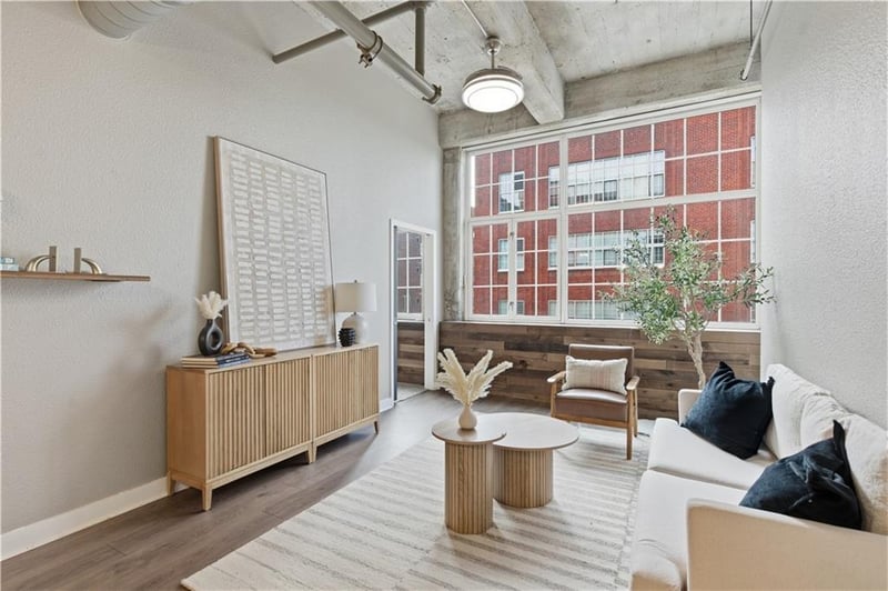 321 7th St #402, Kansas City, MO 64105