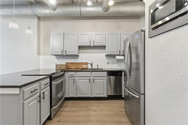 321 7th St #402, Kansas City, MO 64105