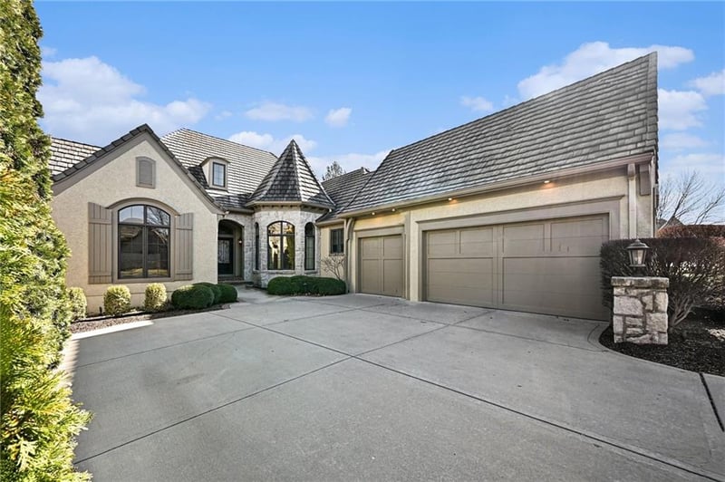 14125 Nicklaus Dr, Overland Park, KS 66223