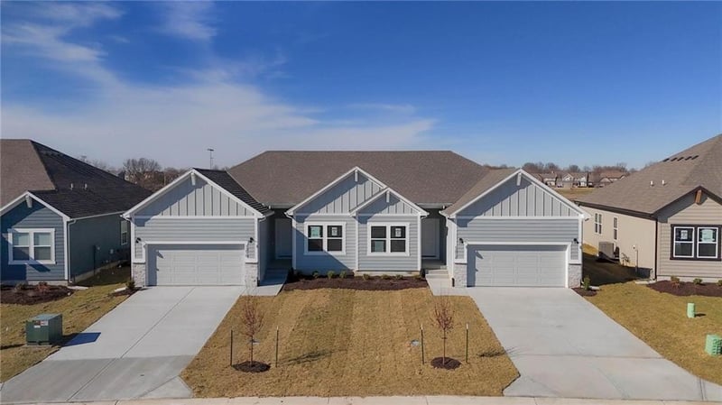 1212 Windbreak Dr, Lee's Summit, MO 64081