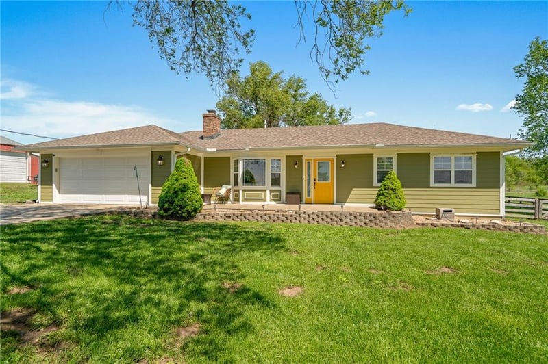 5302 State Route 18 Hw, Adrian, MO 64720