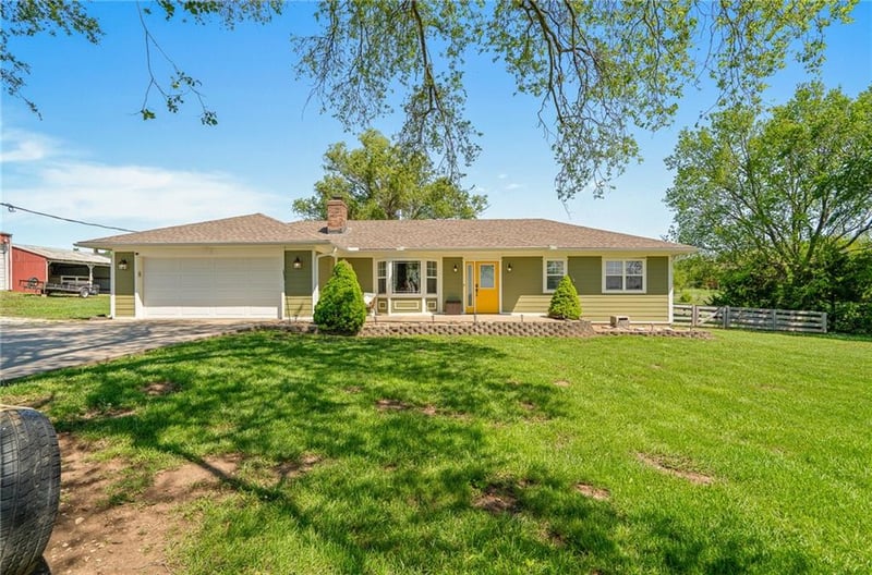 5302 State Route 18 Hw, Adrian, MO 64720