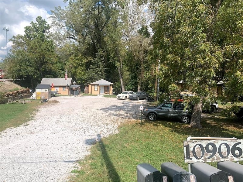 10906 E Truman Rd, Independence, MO 64052