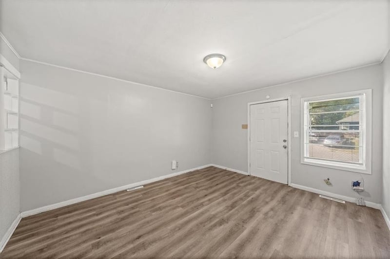 7015 College Ave, Kansas City, MO 64132