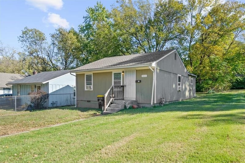 7015 College Ave, Kansas City, MO 64132