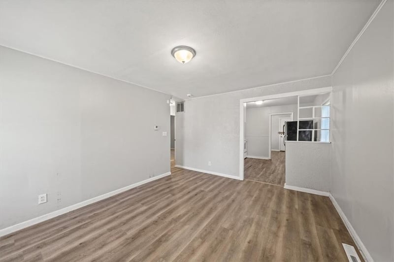 7015 College Ave, Kansas City, MO 64132