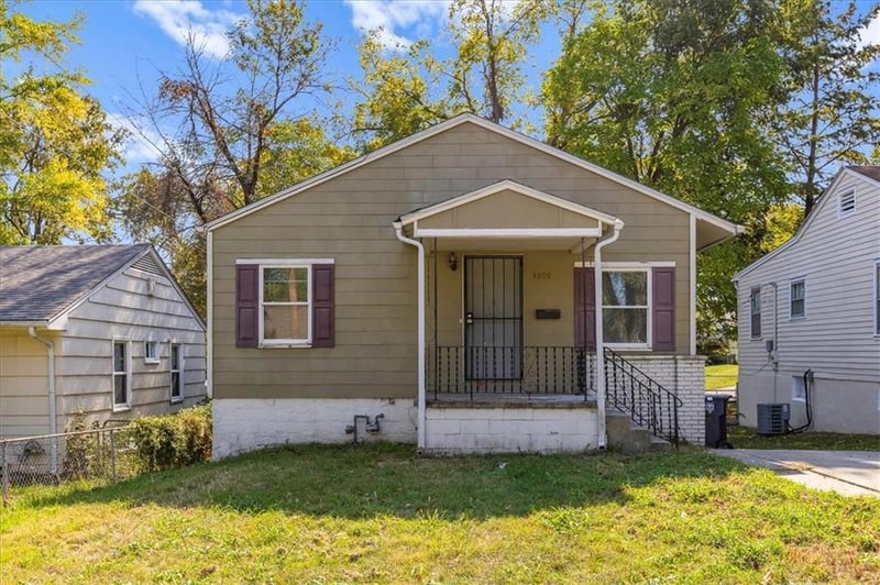 3309 73rd St, Kansas City, MO 64132