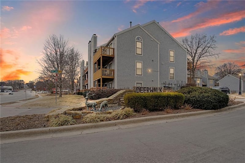 12027 W 58th Pl #B, Shawnee, KS 66216
