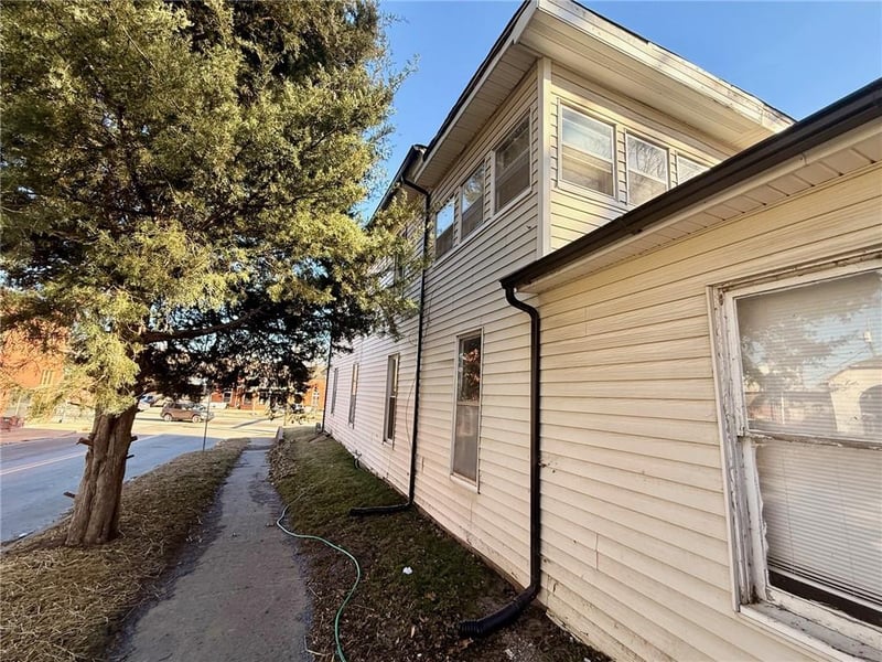 2624 Saint Joseph Ave, St Joseph, MO 64505
