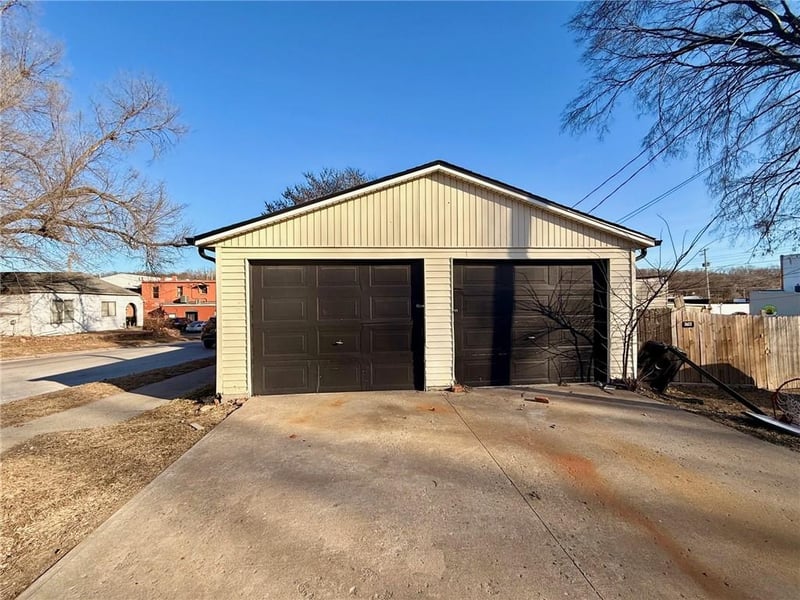 2624 Saint Joseph Ave, St Joseph, MO 64505