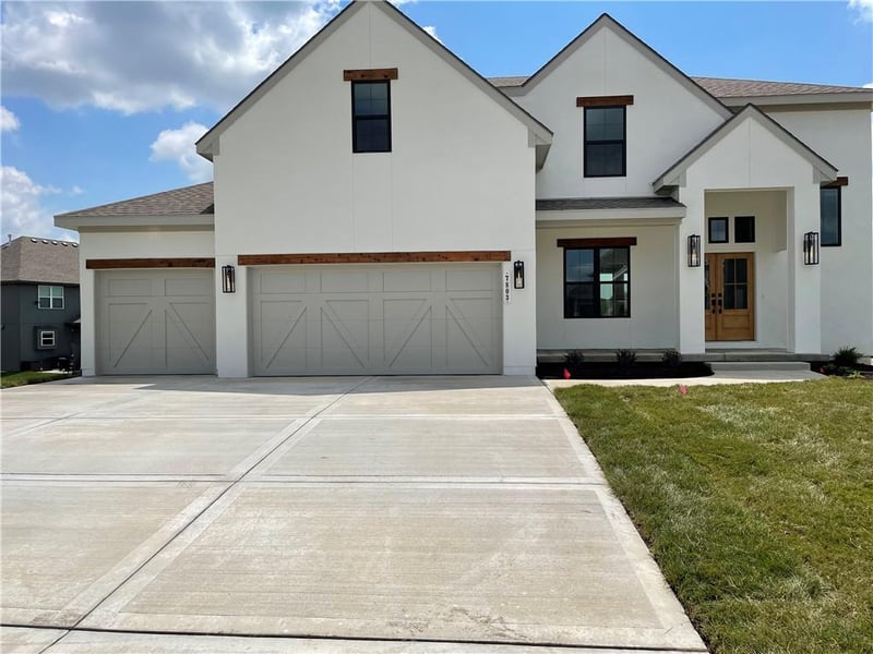 8230 90th Ter, Kansas City, MO 64153