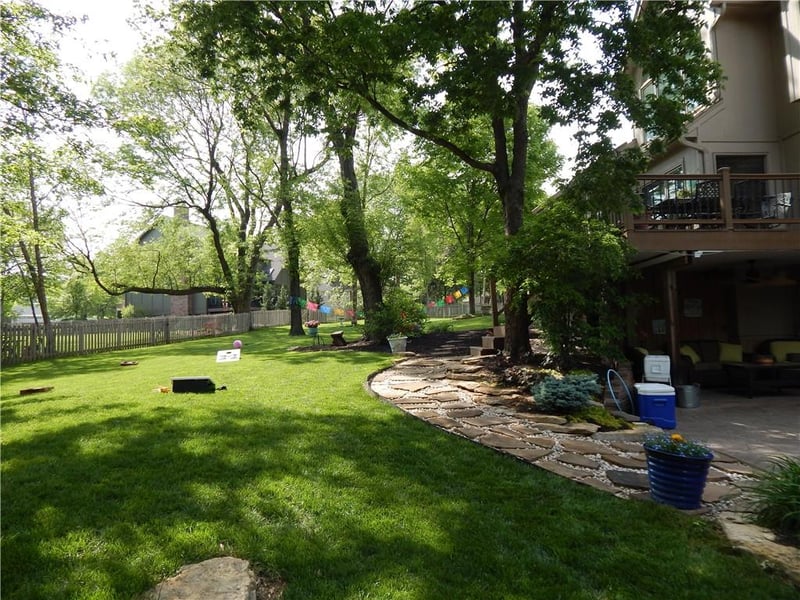 9305 139th St, Overland Park, KS 66221