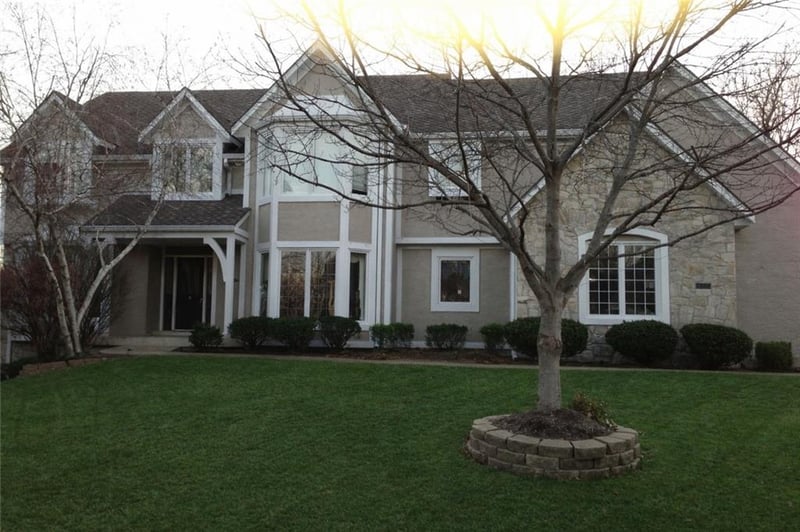 9305 139th St, Overland Park, KS 66221