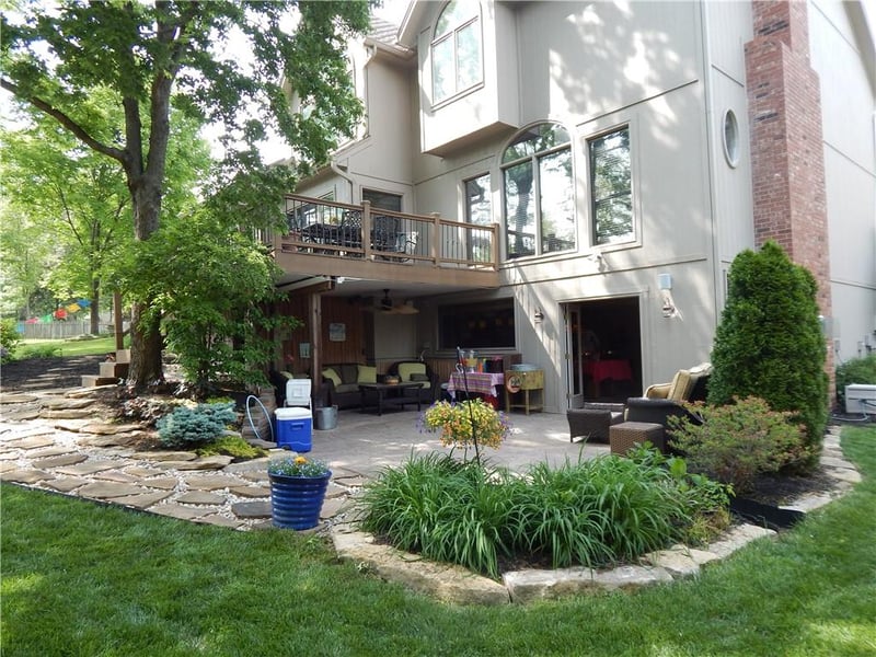 9305 139th St, Overland Park, KS 66221