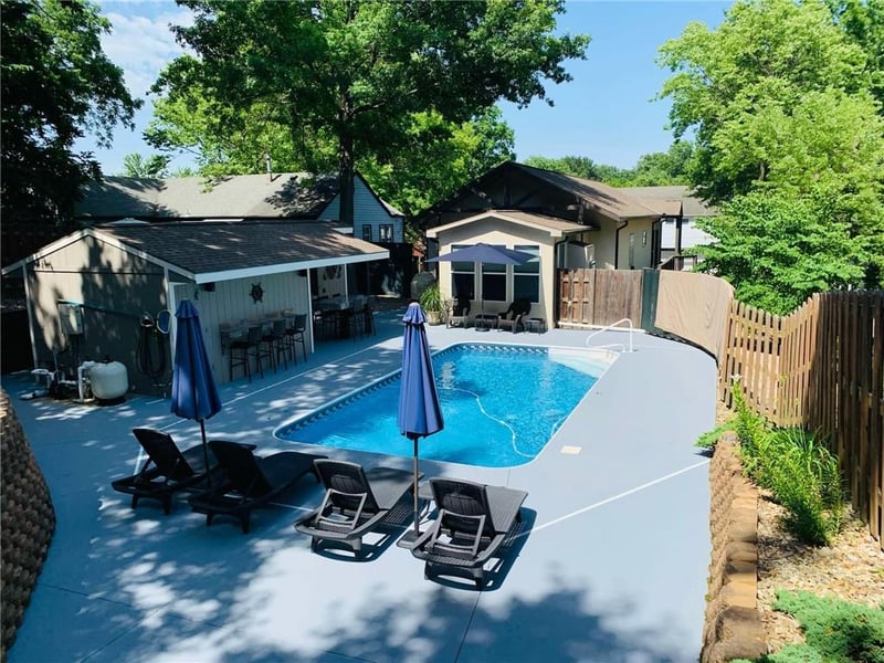 134 Beach Dr, Lake Tapawingo, MO 64015