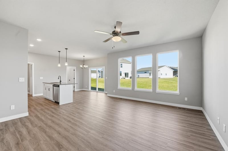 12429 Redwood St, Lee's Summit, MO 64086
